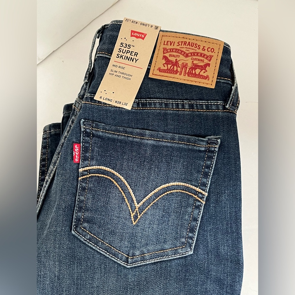 NWT Levi's 535 Super Skinny Jeans - Blue Denim - Size 6 Long 28W 32L